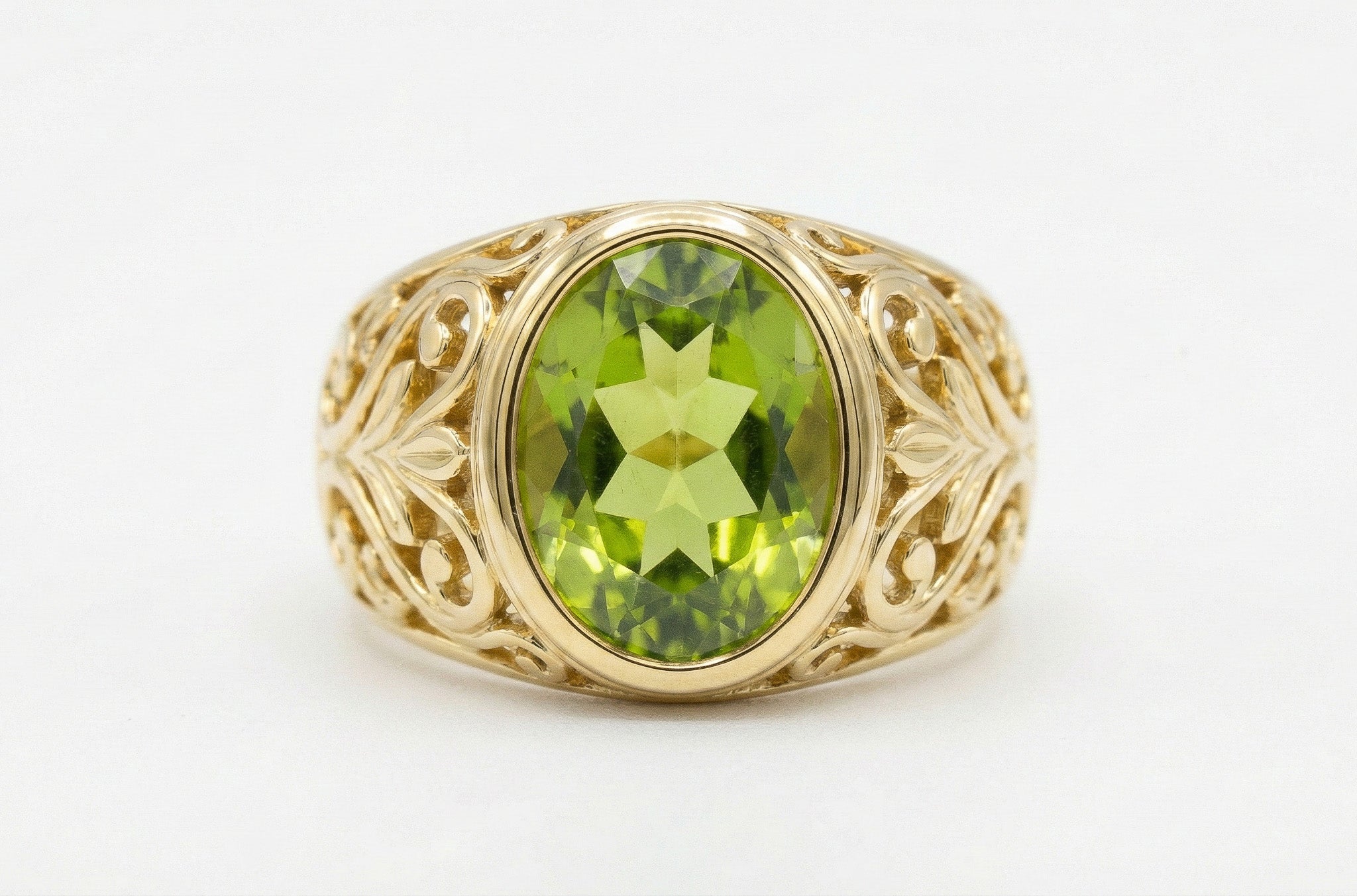 18k Solid Yellow Gold Celtic Oval Peridot Solitaire Ring