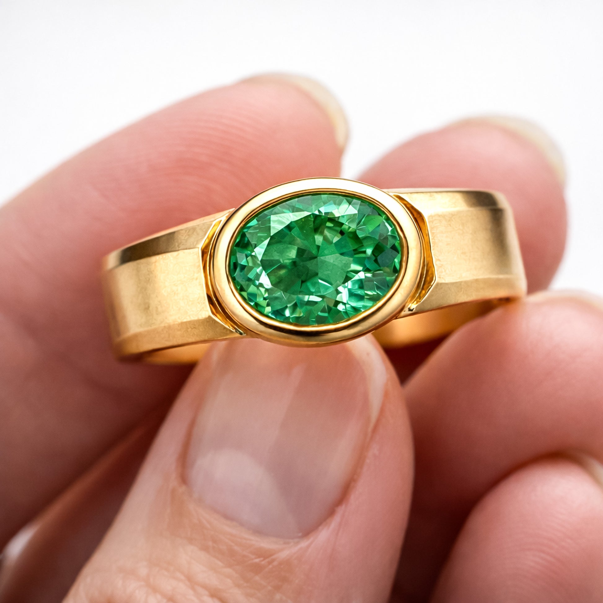 18kt Solid Yellow Gold Chunky Emerald Oval Statement Ring